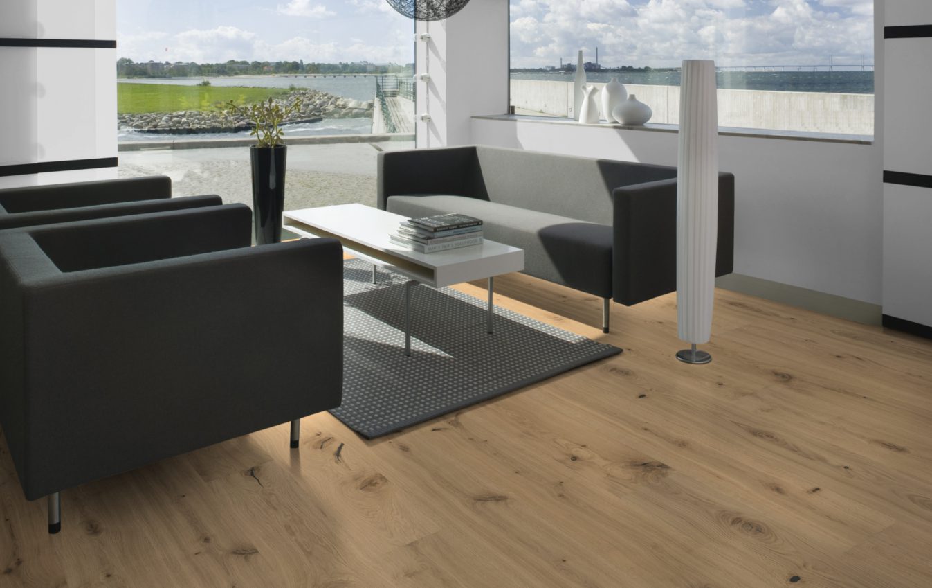 Паркетная доска Kahrs Смоланд Дуб Клинта Klinta 151NCSEK07KW240 Dynamic 2420×187×15 фото в интерьере